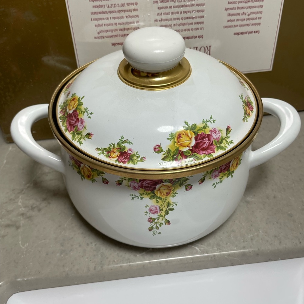 Old Country Rose Pot With Lid Floral Enamel Pot with Lid Check Pics For Mea